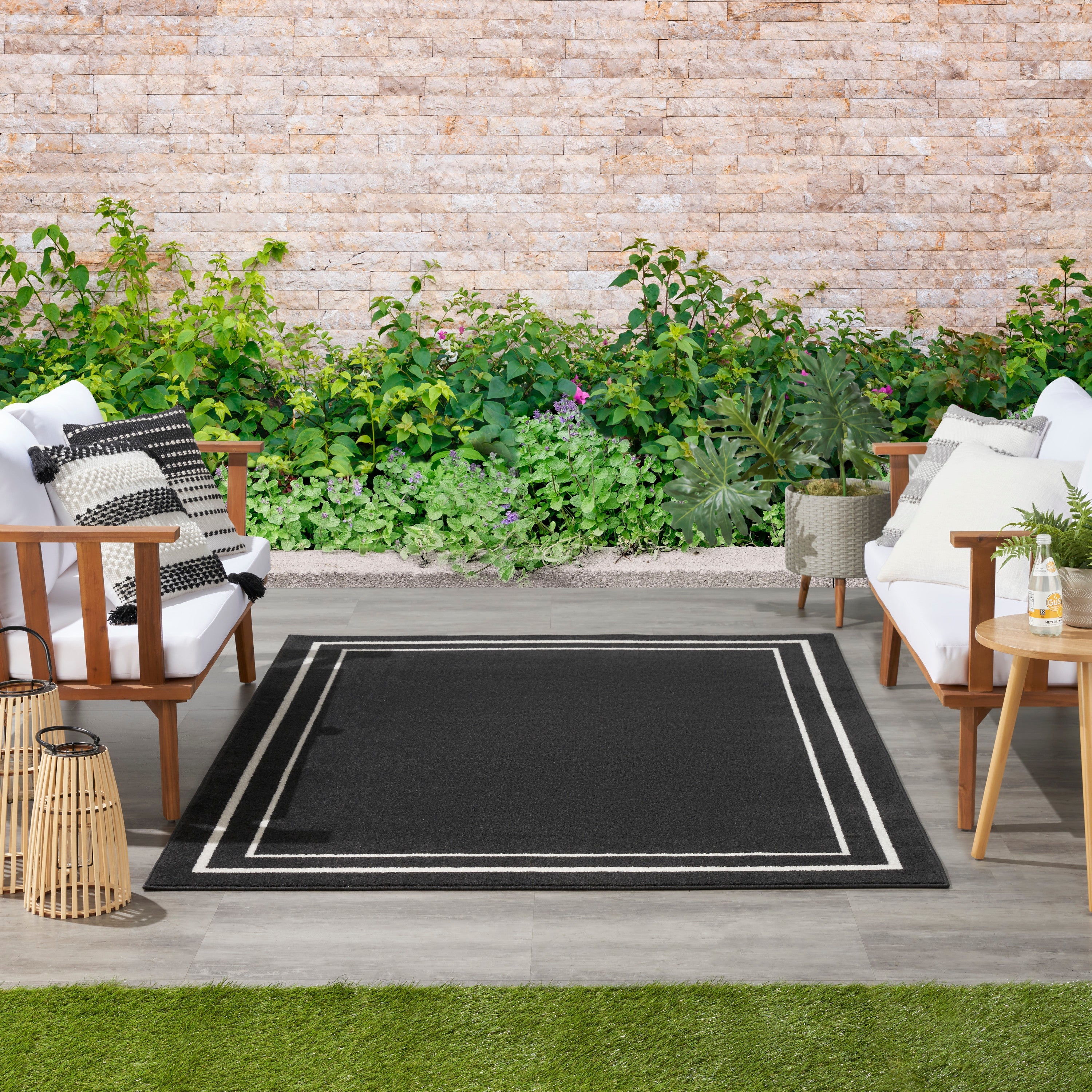 Nourison Essentials Black Ivory Rug