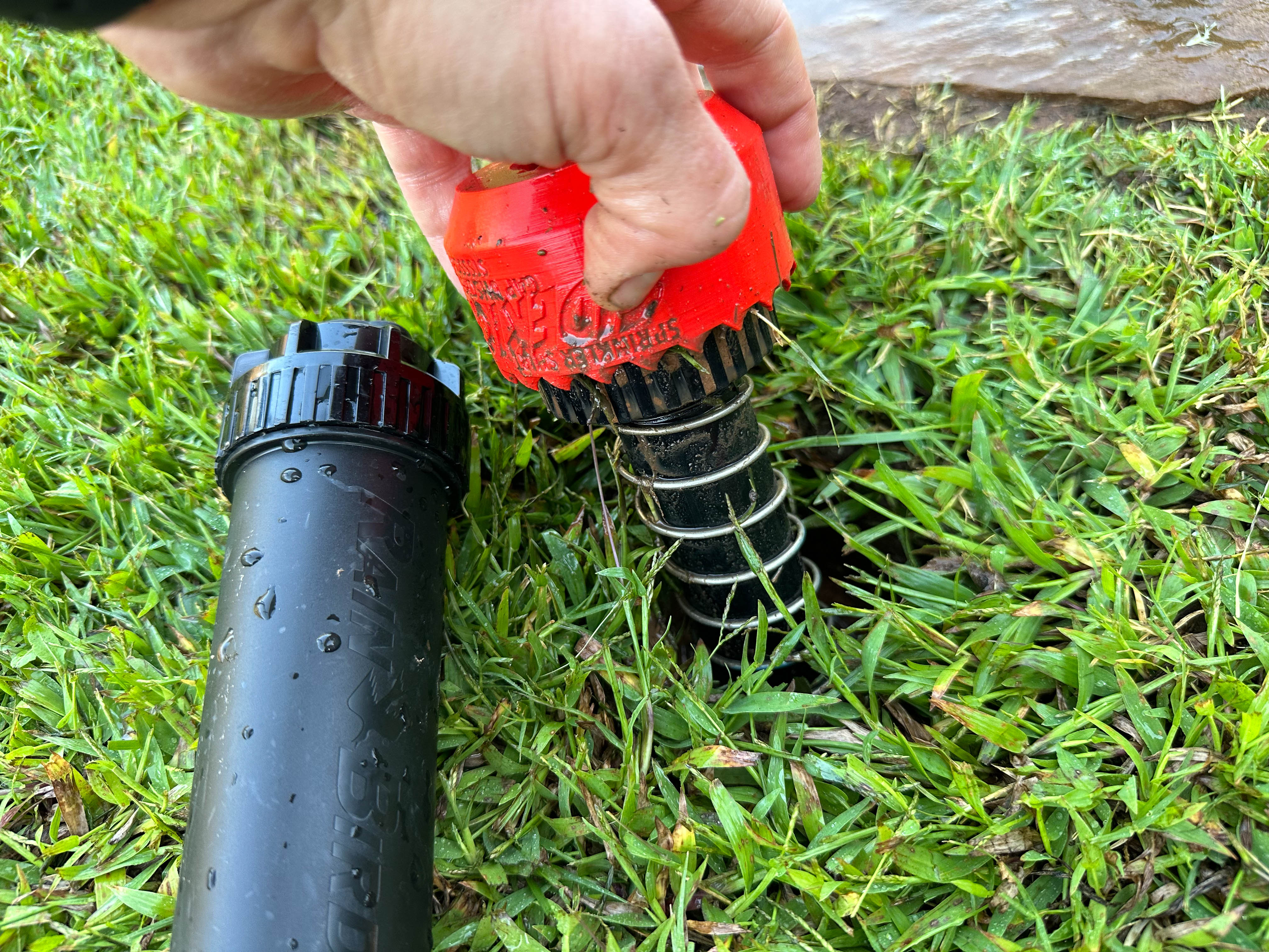 Sprinkler Head and Irrigation Removal and Replacement 4-in-1 Tool， Replace Your Sprinklers Without Digging in Under 2 Minutes， Removes All Major Brands Rainbird， Toro， Orbit， Hunter， K-Rain， Irritrol