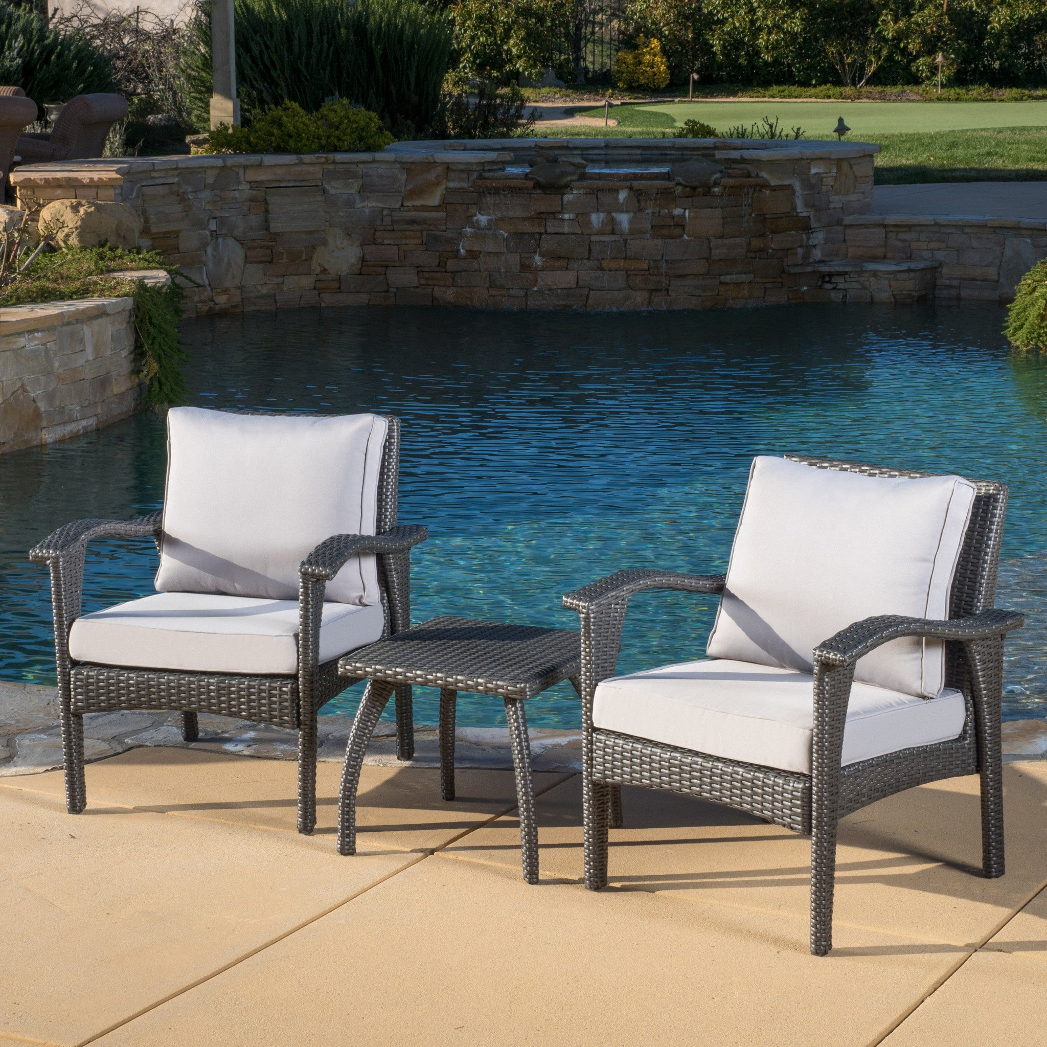 Outdoor 3-Piece Gray Wicker Chat Set with Silver Cushions