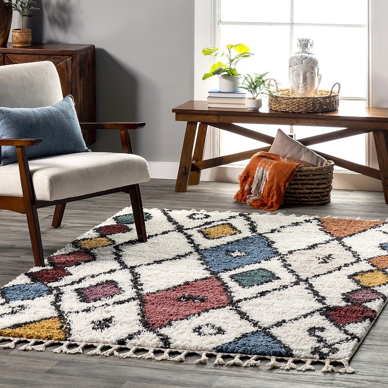 nuLOOM Donette Diamond Tasseled Rug