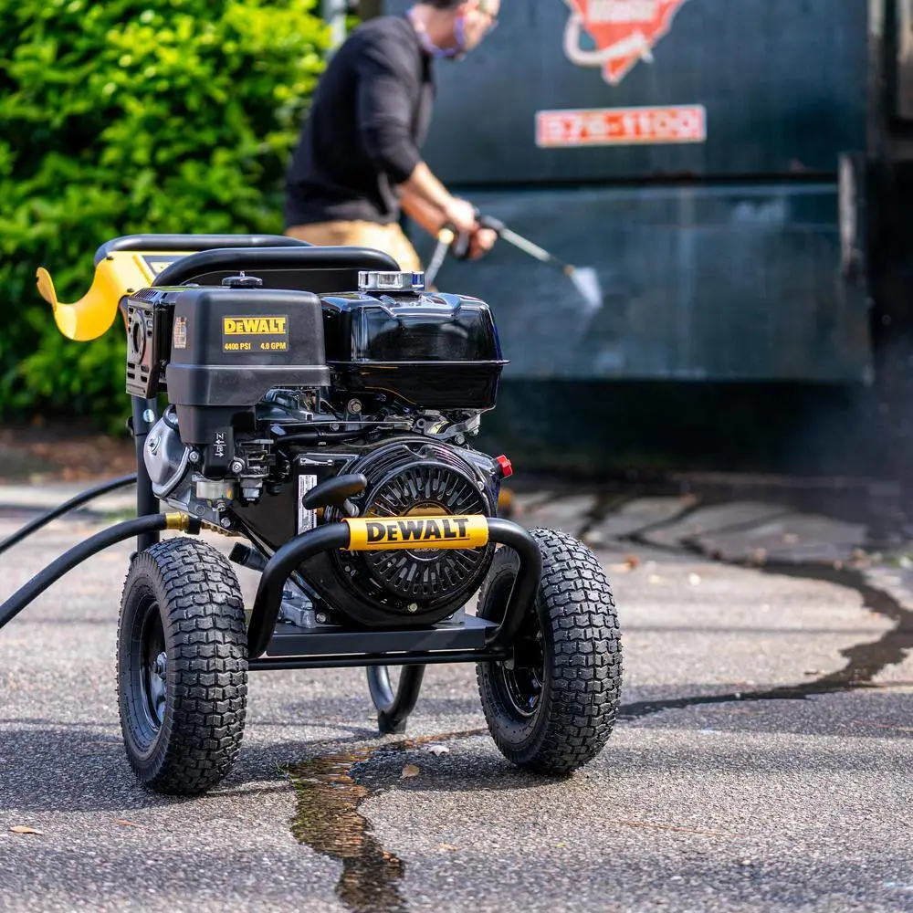 DW 4400 PSI 4.0 GPM Cold Water Gas Pressure Washer with HONDA GX390 Engine (49-State) DXPW4440