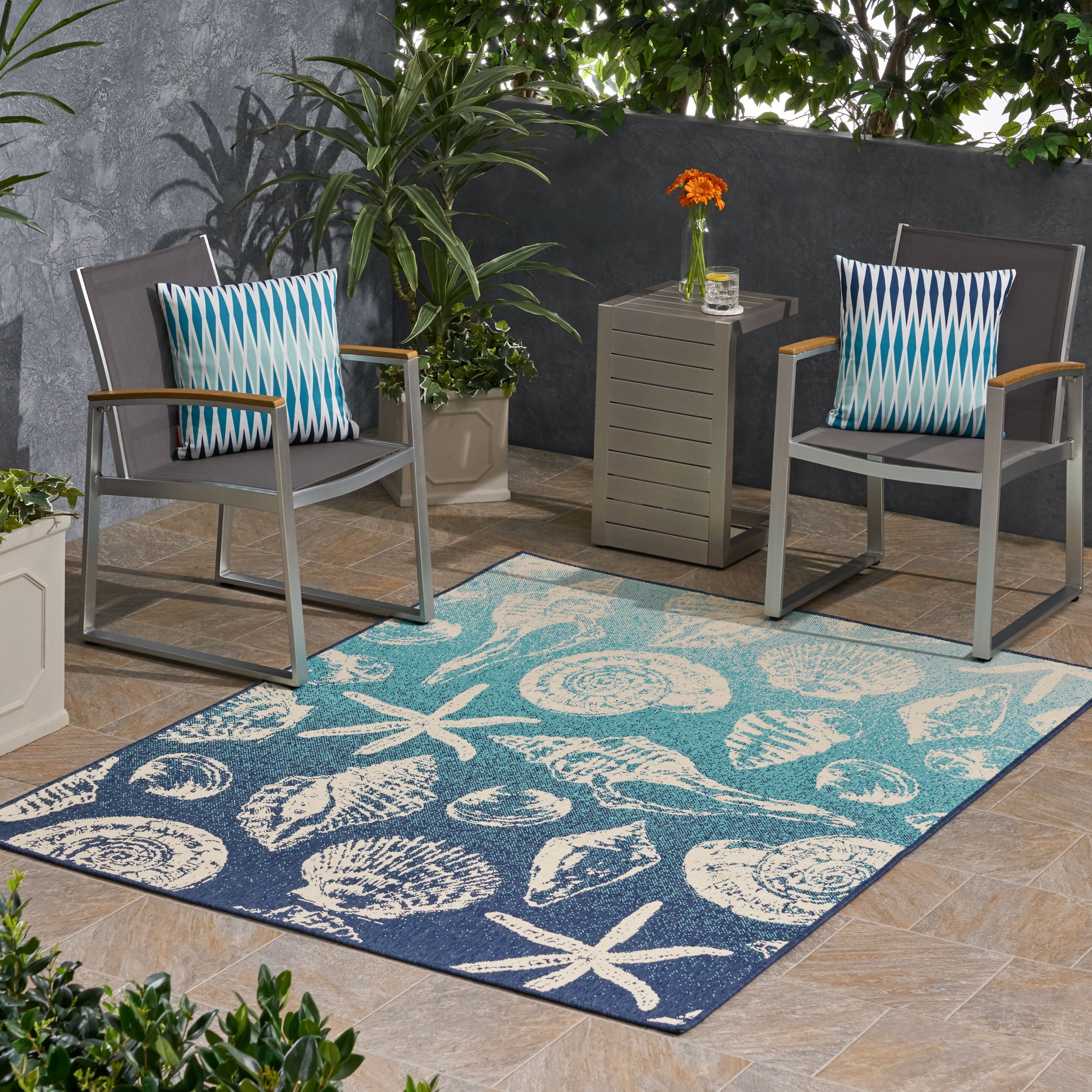 Yvette Breeze Outdoor Ombre Area Rug, Blue and Ivory