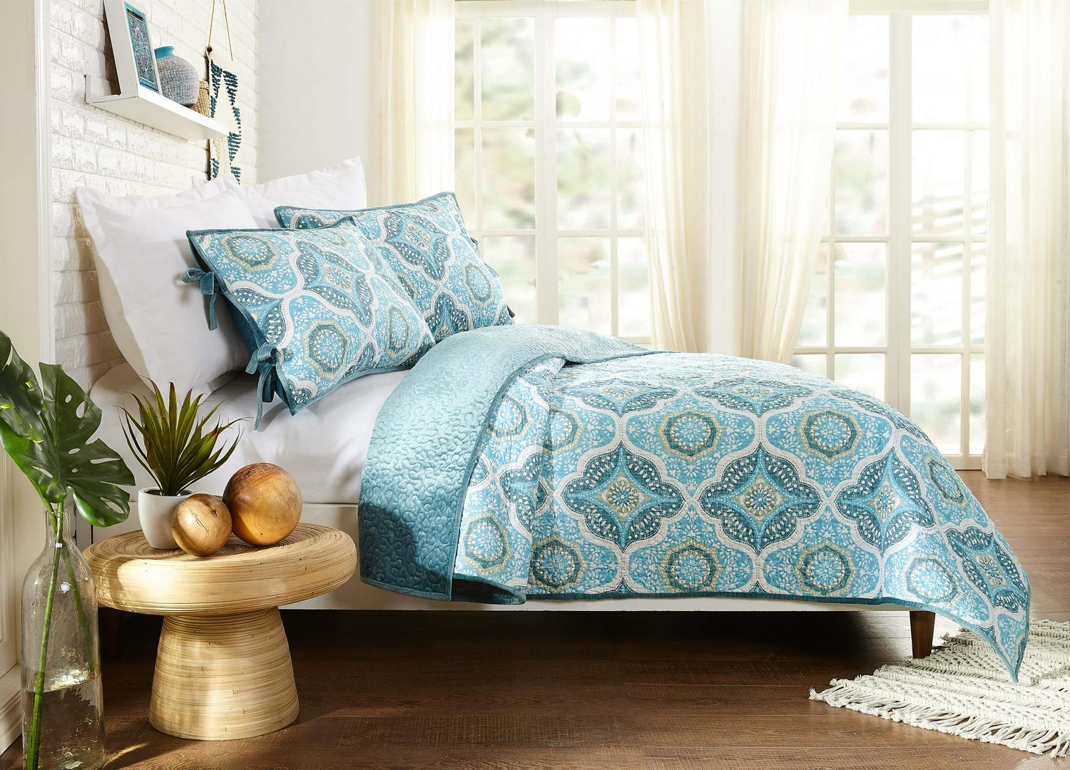 Better Homes and Gardens Aqua Velvet Medallion Quilt， Full/Queen