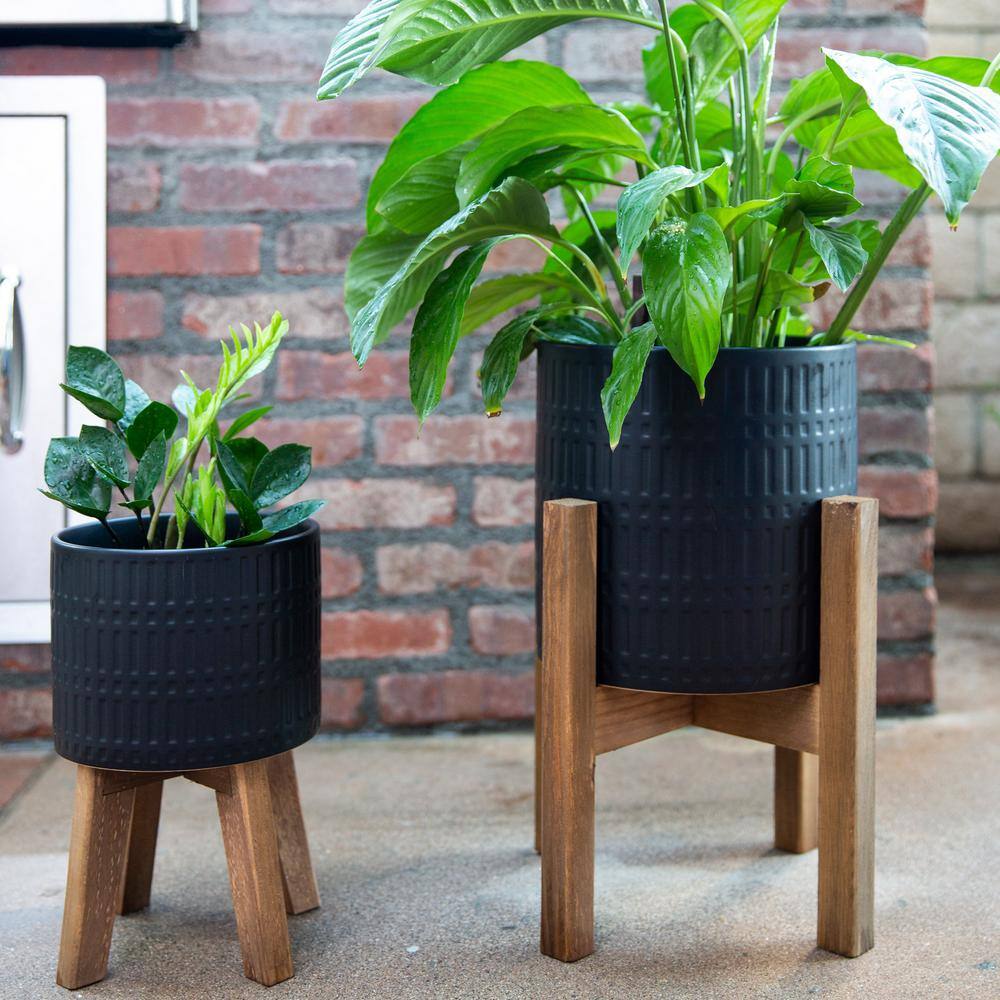 Flora Bunda 10 in. and 8 in. Matte Black Ceramic Roman Planter on Wood Stand Mid-Century Planter (Set of 2) CT740E2-MTBK