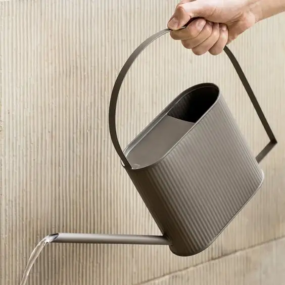 American design Best Quality Garden Tools round shape Mini Water Can Safety Health Metal Watering Can for garden wholesale price