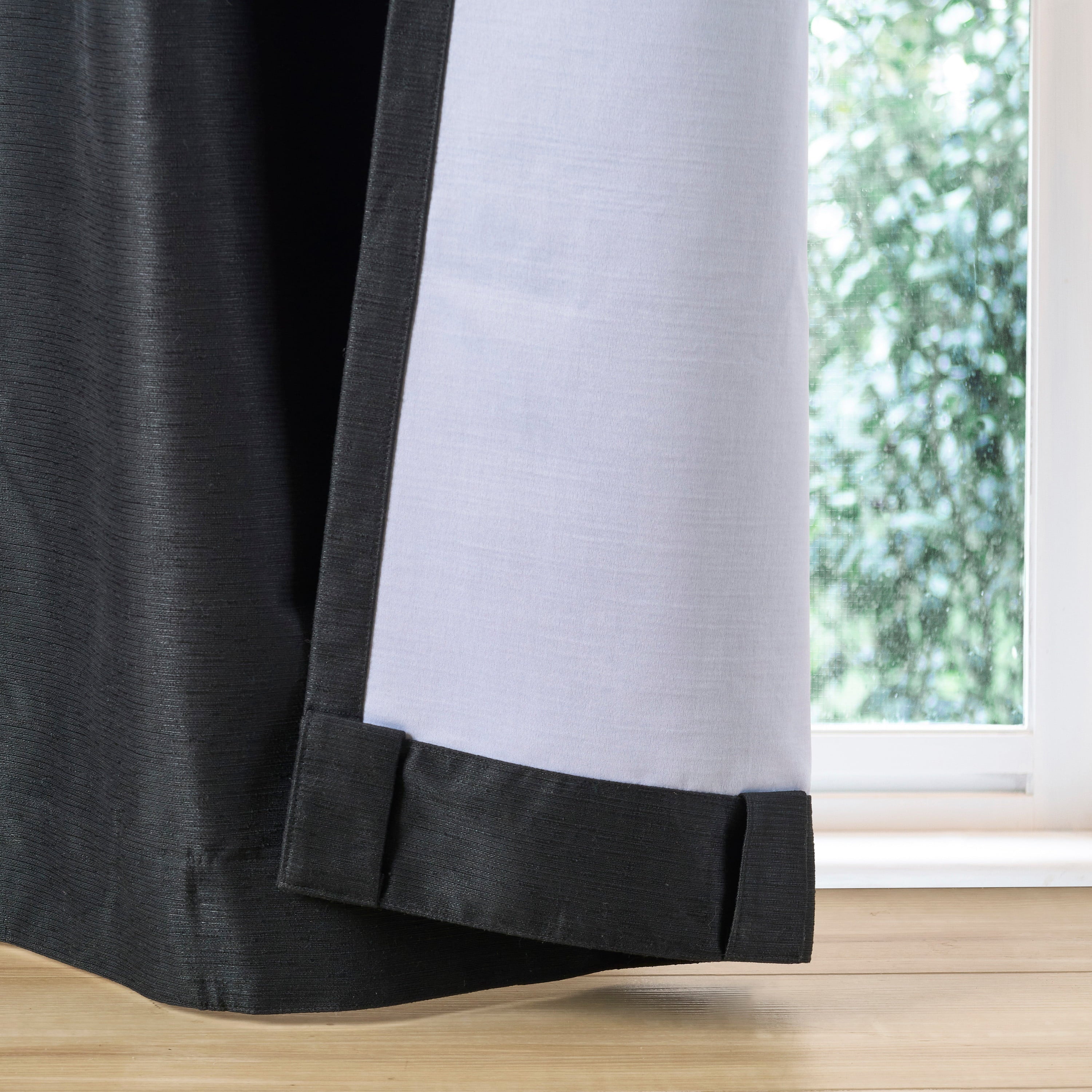 Better Homes and Gardens Colorblock Solid Polyester Pole Top Blackout Single Curtain Panel ， 50x84 ， Black