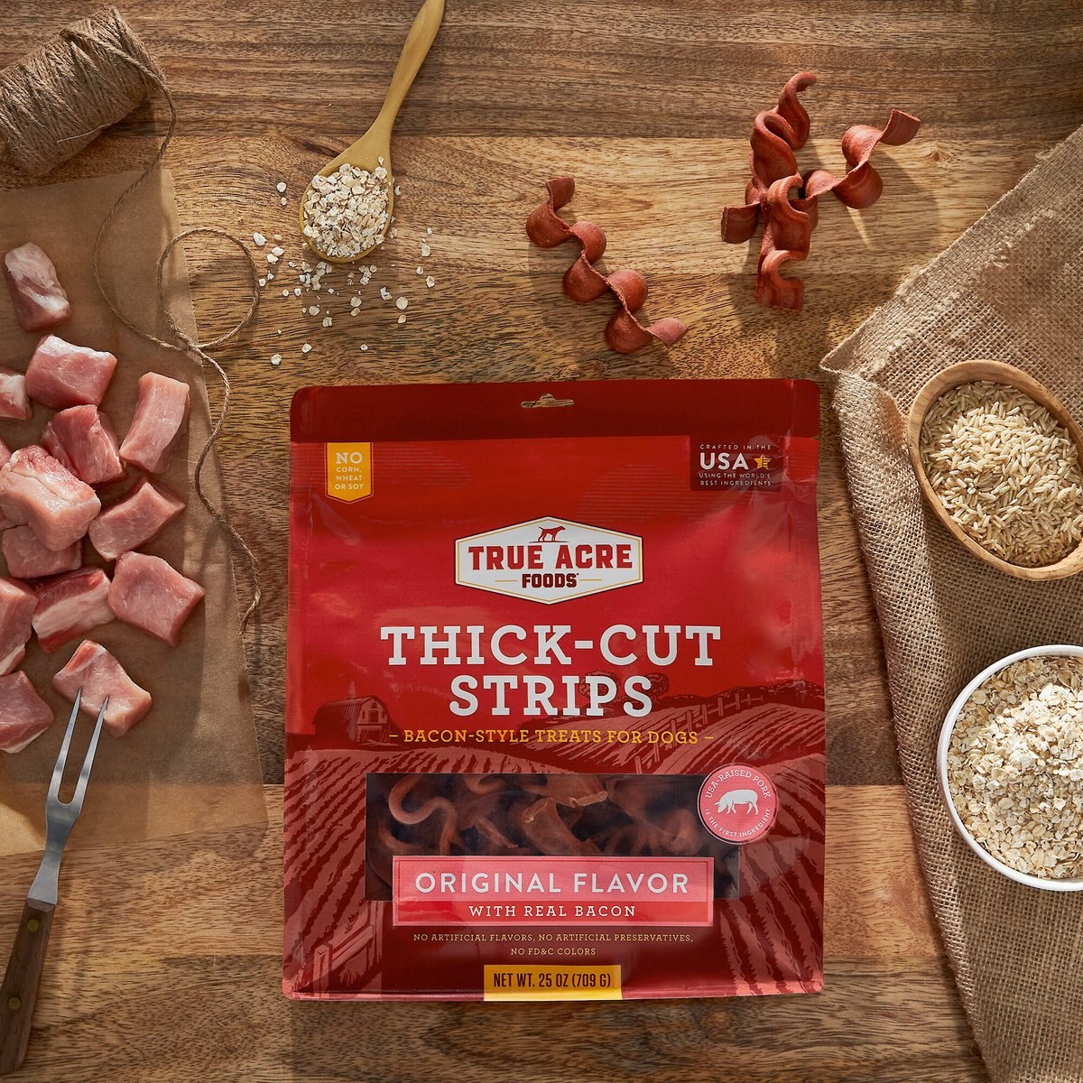 True Acre Foods Thick Cut Strips with Real Bacon Dog Treats， 25-oz bag