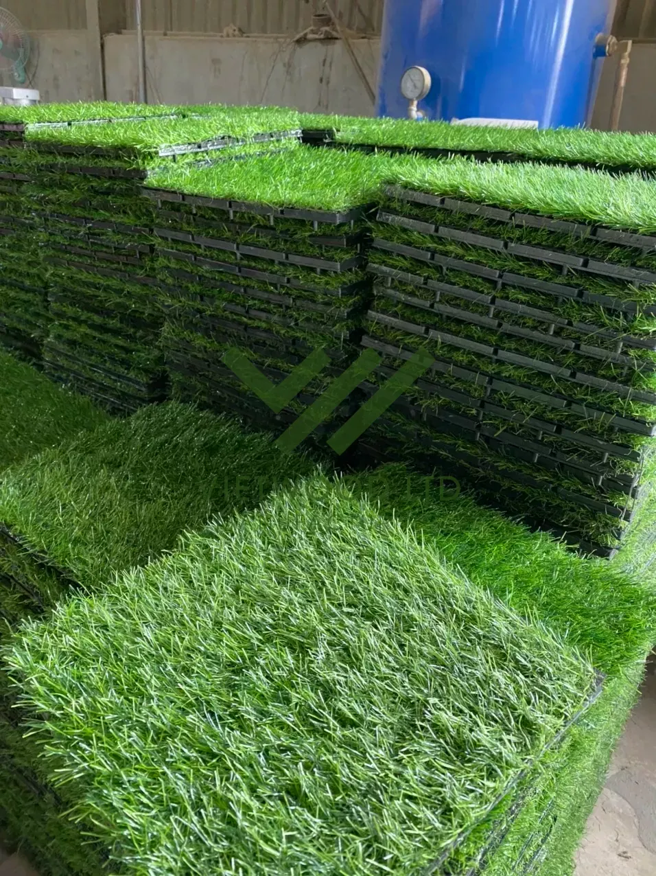 Transform Your Living Space with Eco Friendly Interlocking Artificial Grass Tiles for Patio  Garden from factory VIETWOOD