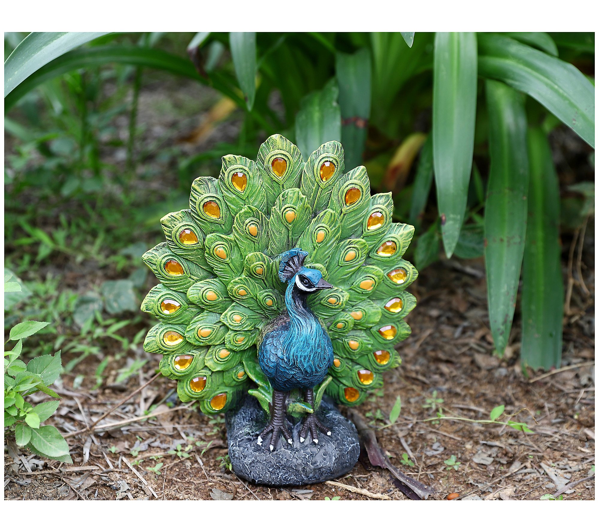 Techko Proud Peacock Statue with Solar Spotligh t