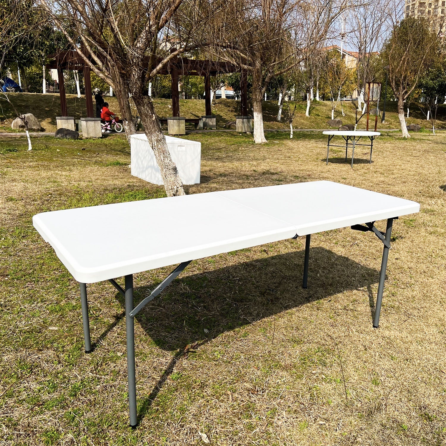 Resenkos 6ft Folding Table， Outdoor Portable Table for Picnic， Party