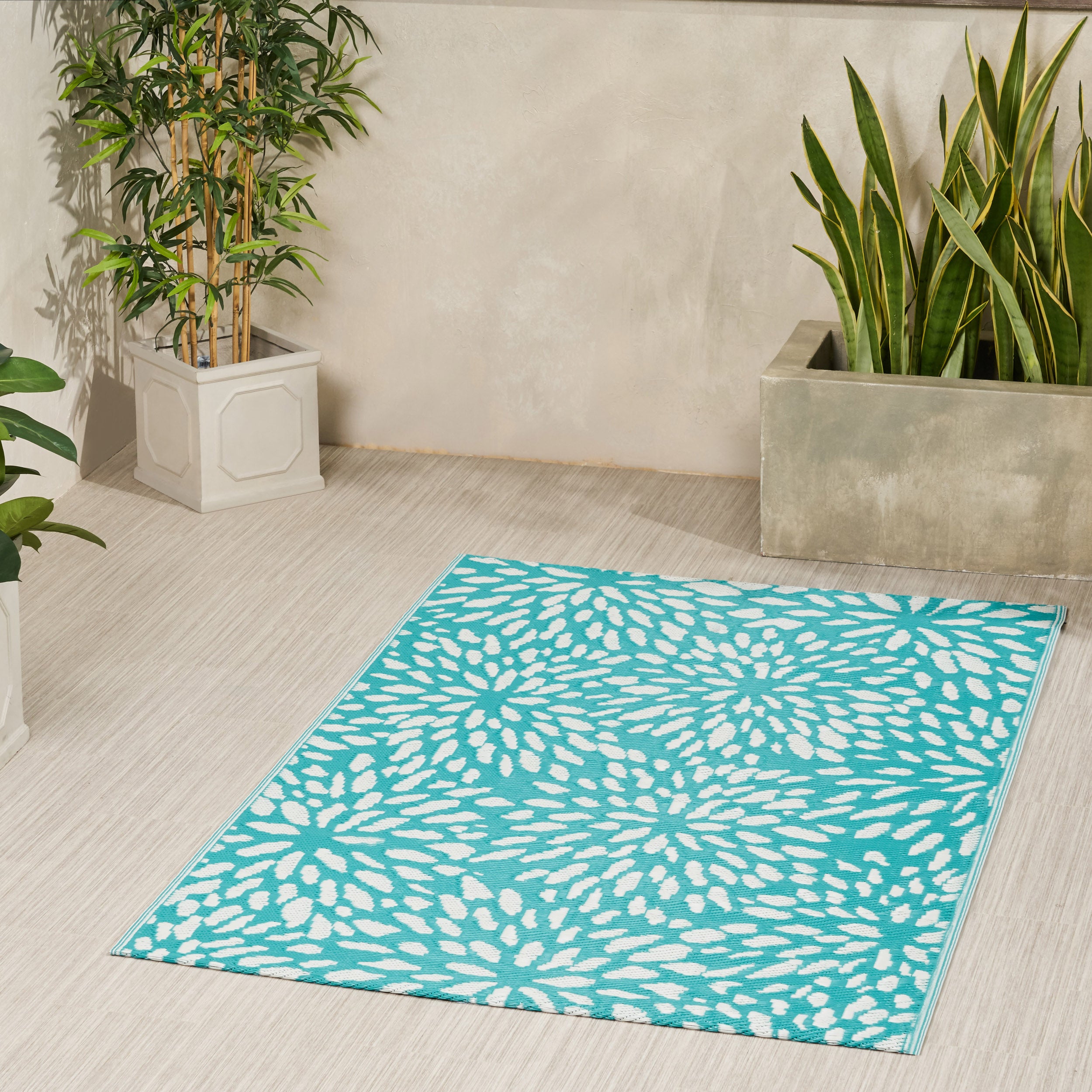 Quintavious Outdoor Modern Scatter Rug