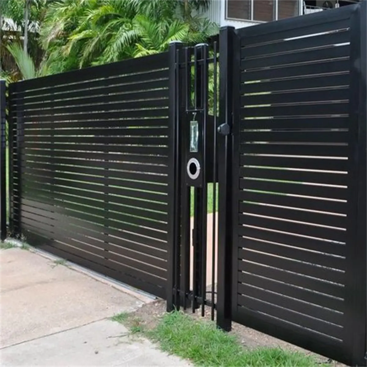 High quality Custom Size Privacy Farm Wall Galvanized Steel Fence Supplies