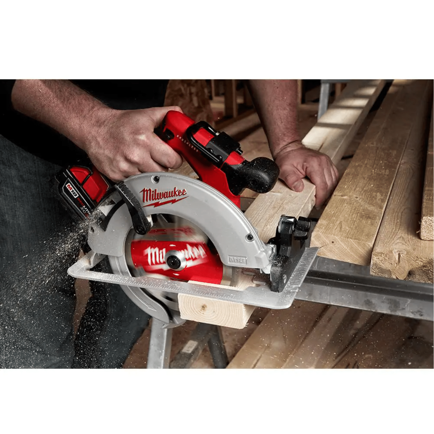 Milwaukee M18 18-Volt Lithium-Ion Brushless Cordless 7-1/4 in. Circular Saw， Tool-Only (2631-20)