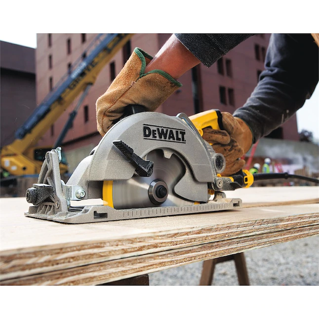 DEWALT DWS535B 7-1/4 in. Wormdrive Corded Circular Saw