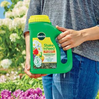 Miracle-Gro Shake 'n Feed 4.5 lbs. All Purpose Plant Food 300191005