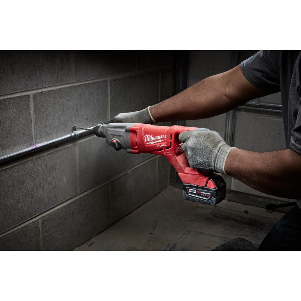 Milwaukee M18 FUEL D-handle Rotary Hammer Kit 2713-22 from Milwaukee