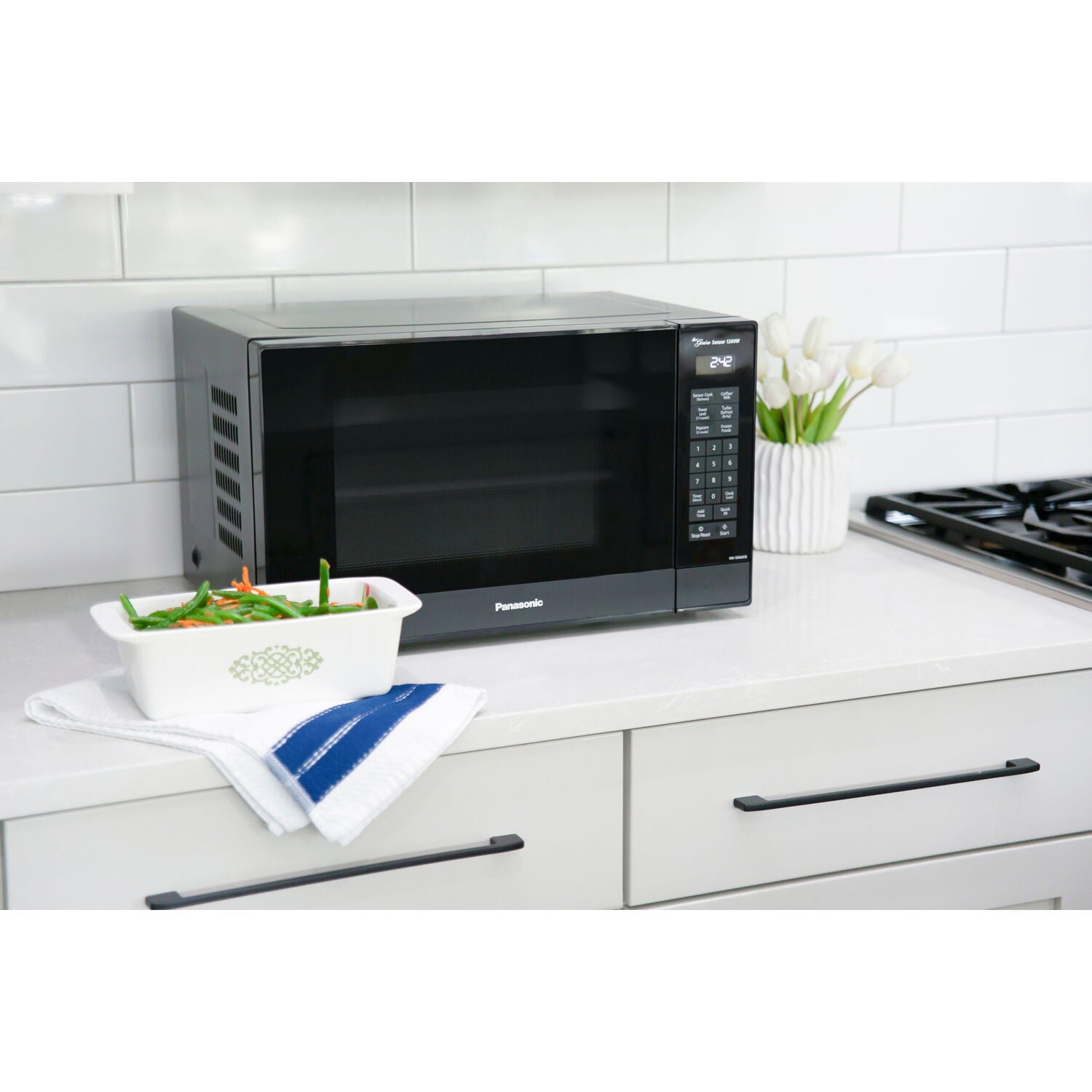 Panasonic 1.2 cu ft 1200W Genius Sensor Countertop Microwave Oven, Black