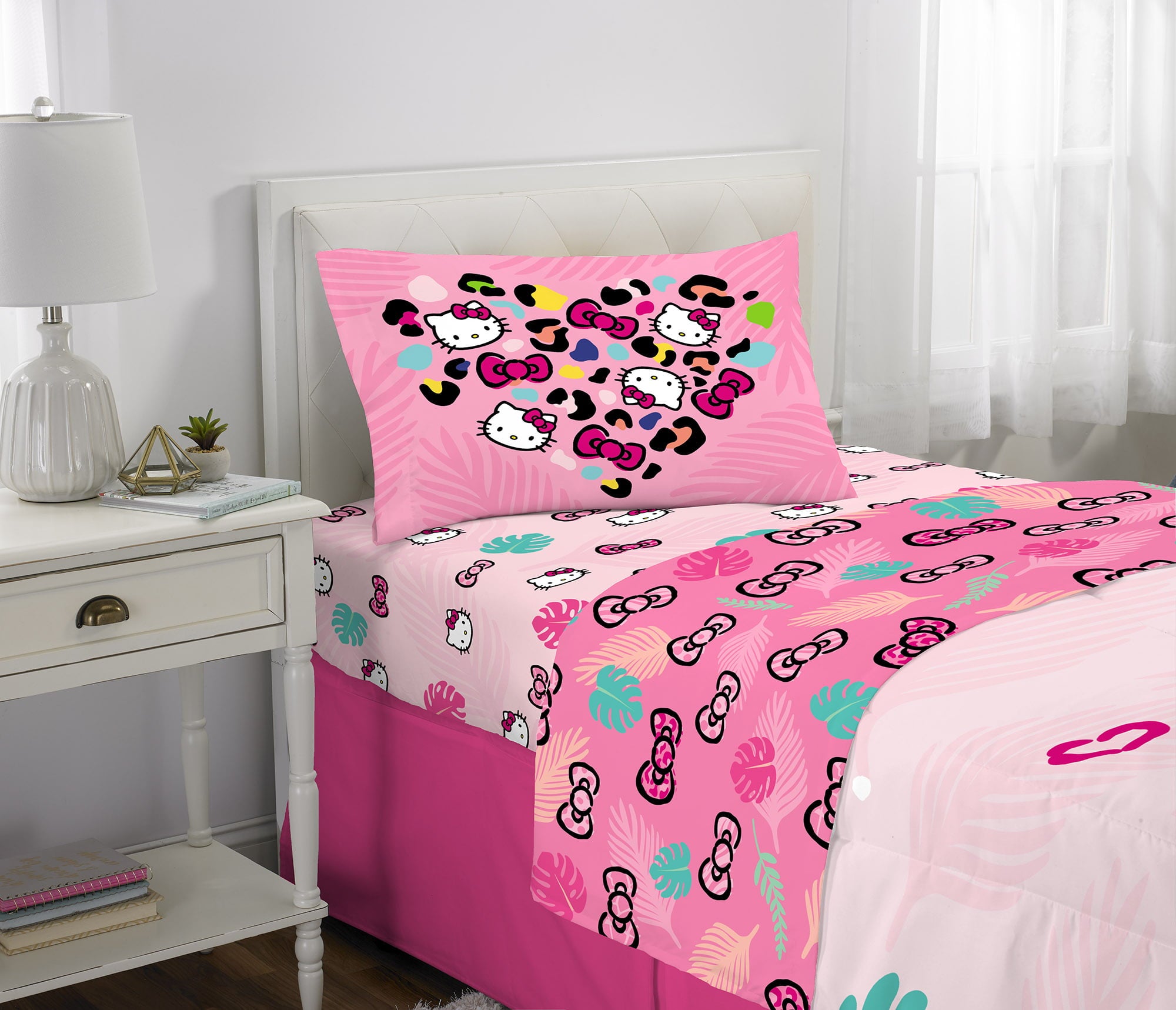 Hello Kitty Kids Comforter and Sham， 2-Piece Set， Twin/Full， Reversible， Pink， Sanrio