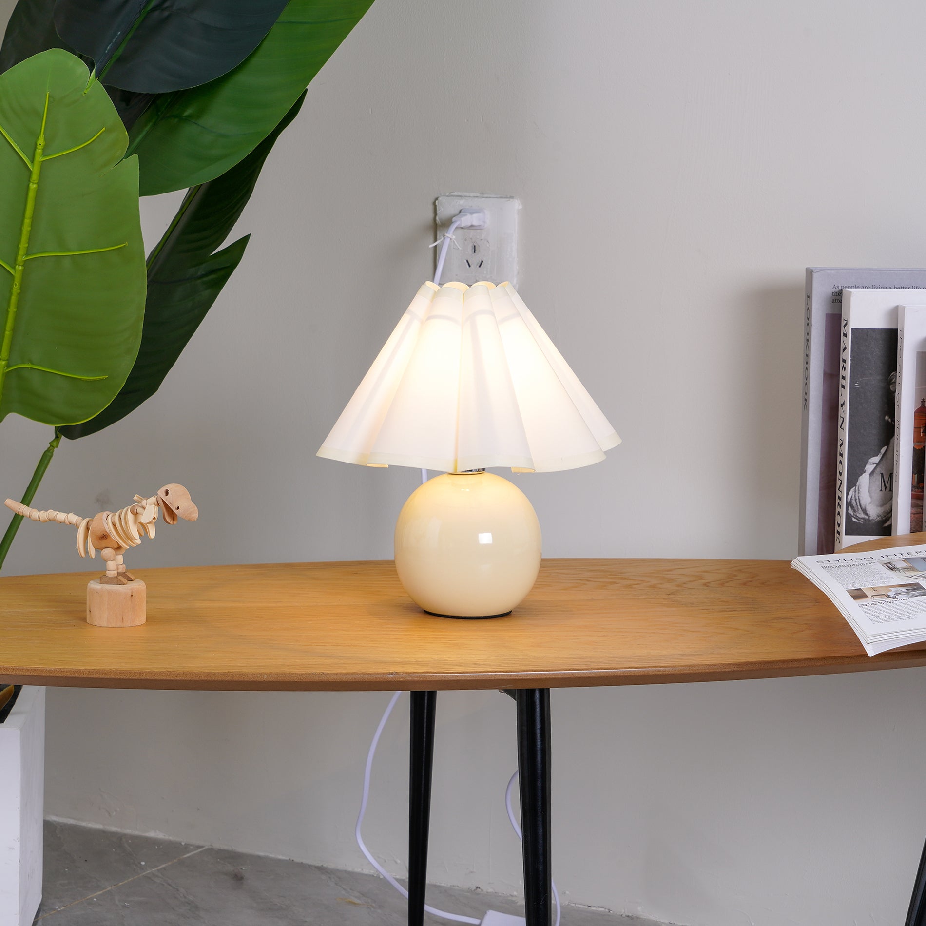 Kicsi Knife Pleat Table Lamp