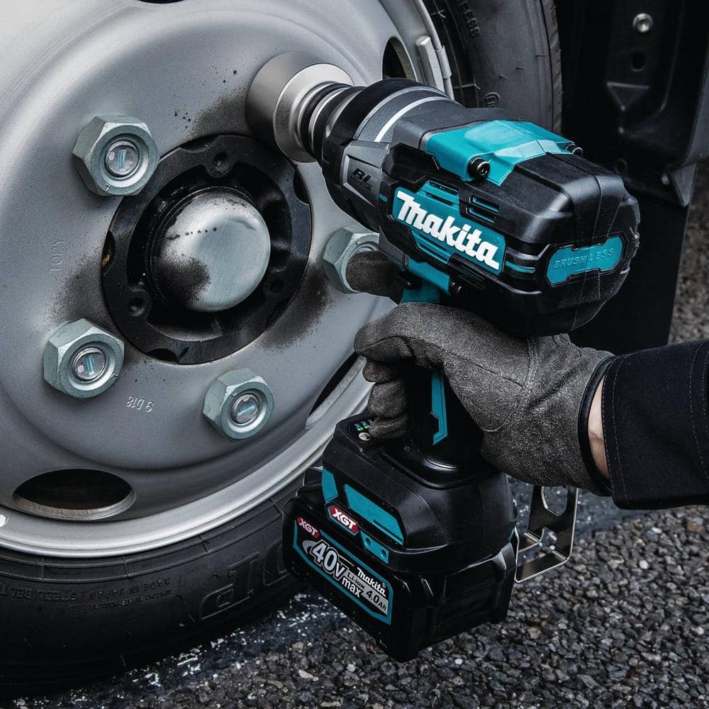 Makita 40V Max XGT Brushless Cordless 4-Speed High-Torque 3/4 in. Impact Wrench Kit w/Friction Ring Anvil 2.5Ah GWT01D