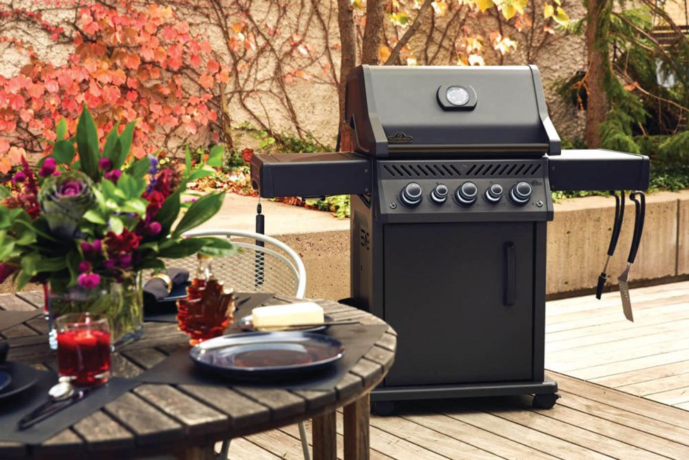 Napoleon Phantom Rogue SE 425 RSIB Natural Gas Grill with Infrared Side and Rear Burners in Matte Black