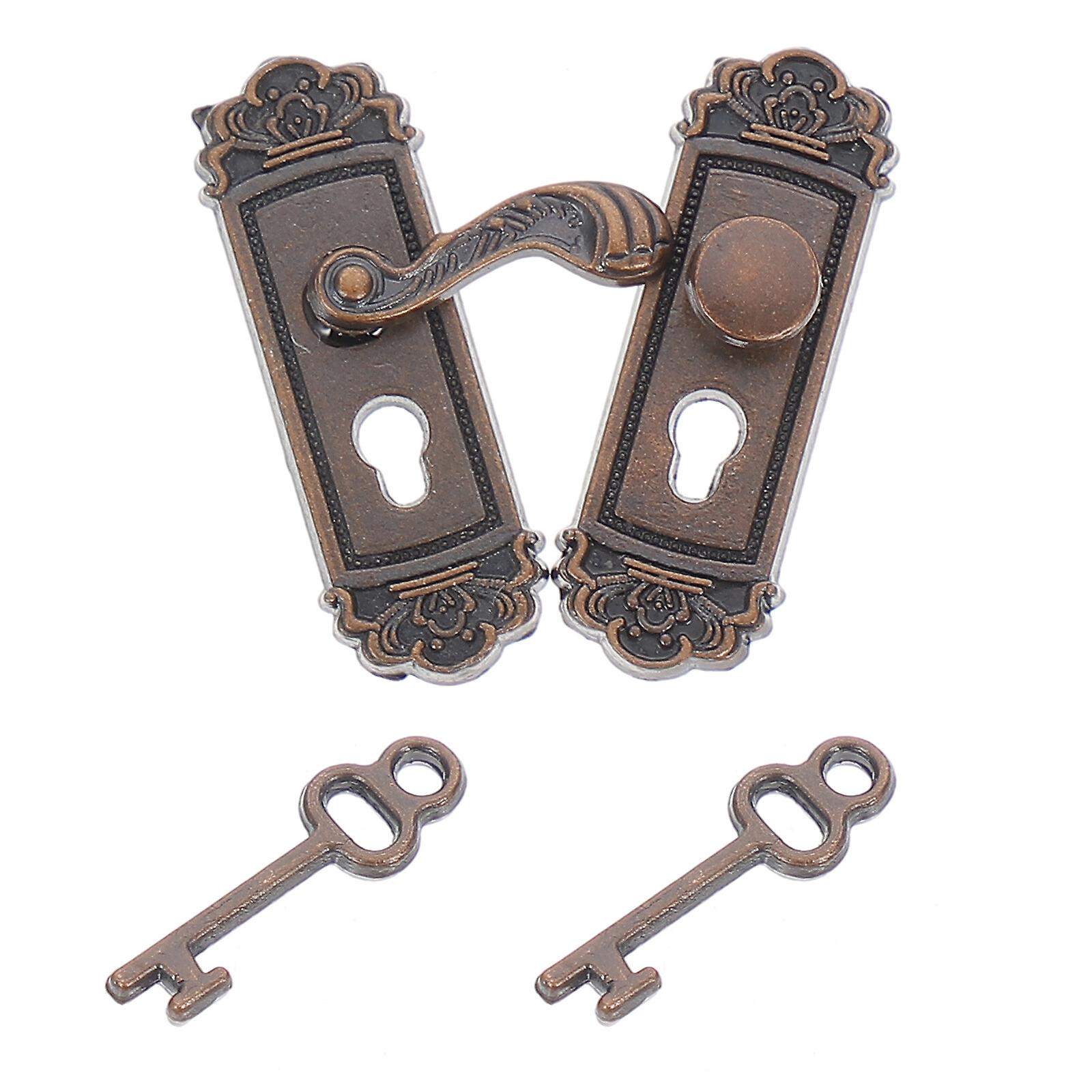 1 Set Small Miniature Retro Door Locks Dollhouse Micro Decoration With Keys