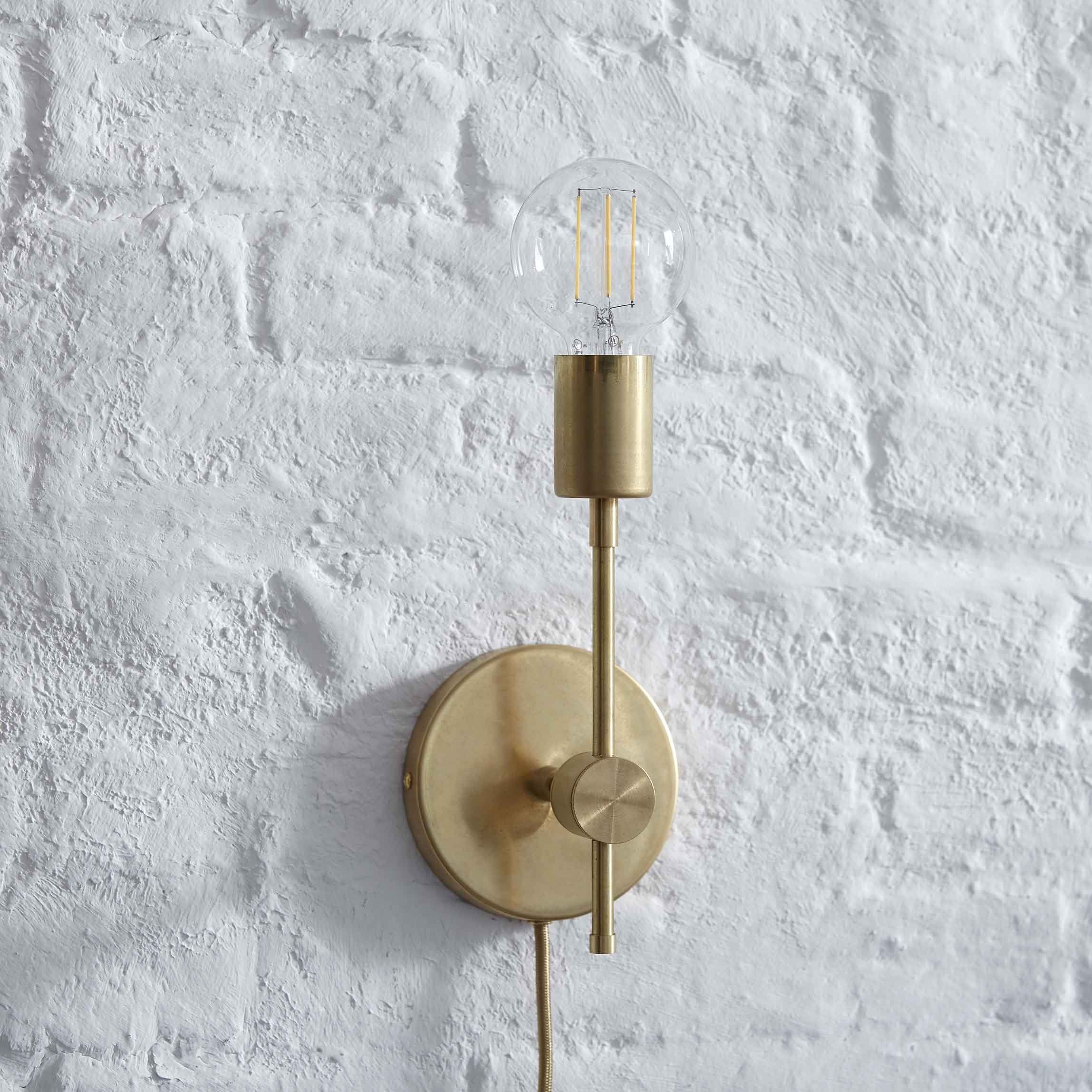 Plug-In Solo Sconce