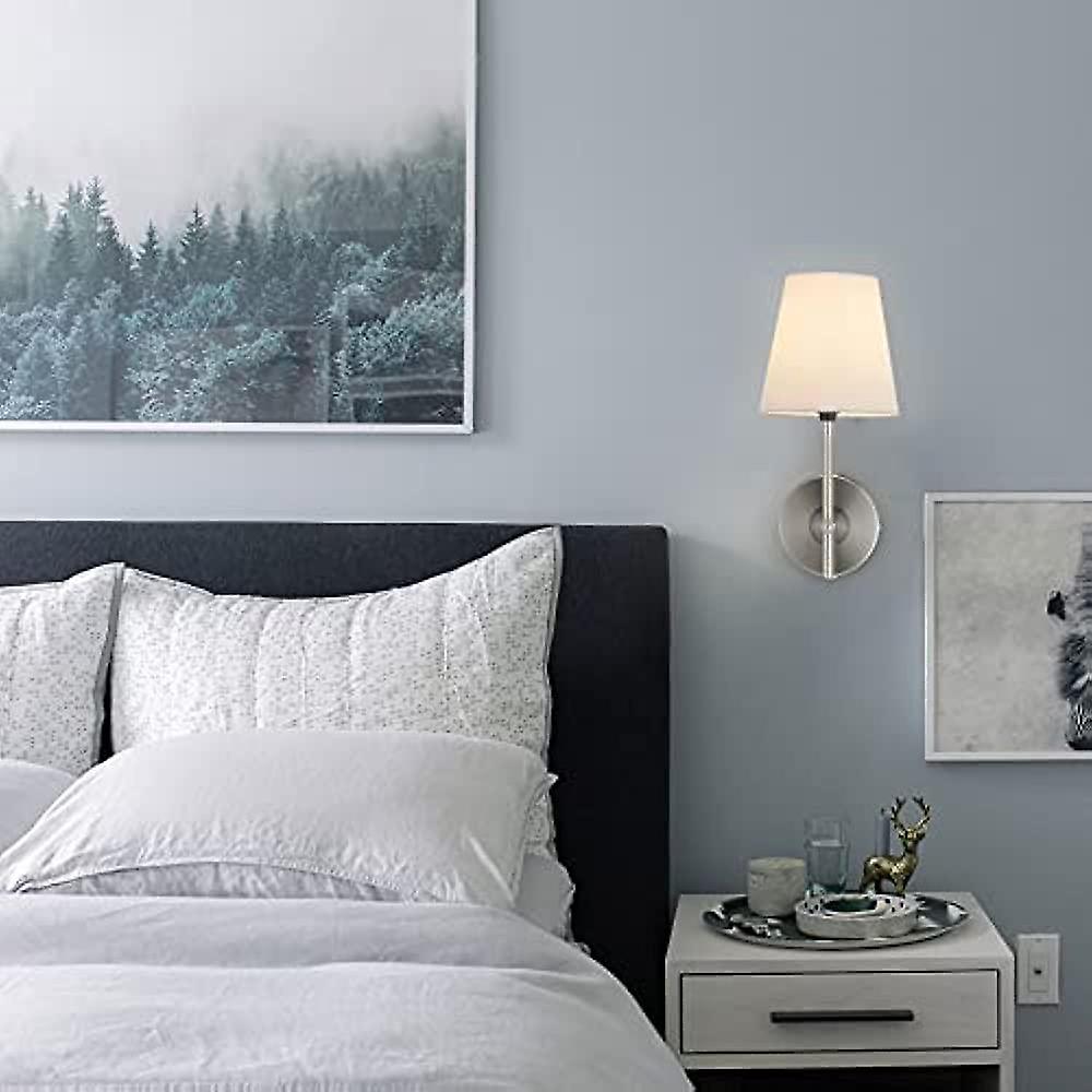 1-Light Wall Sconce Plug in Cord with White Fabric Shade， Wall Mount Vanity Lamp in Brushed Nickle Finish Hardwired or Plug in， Wall Sconce Light