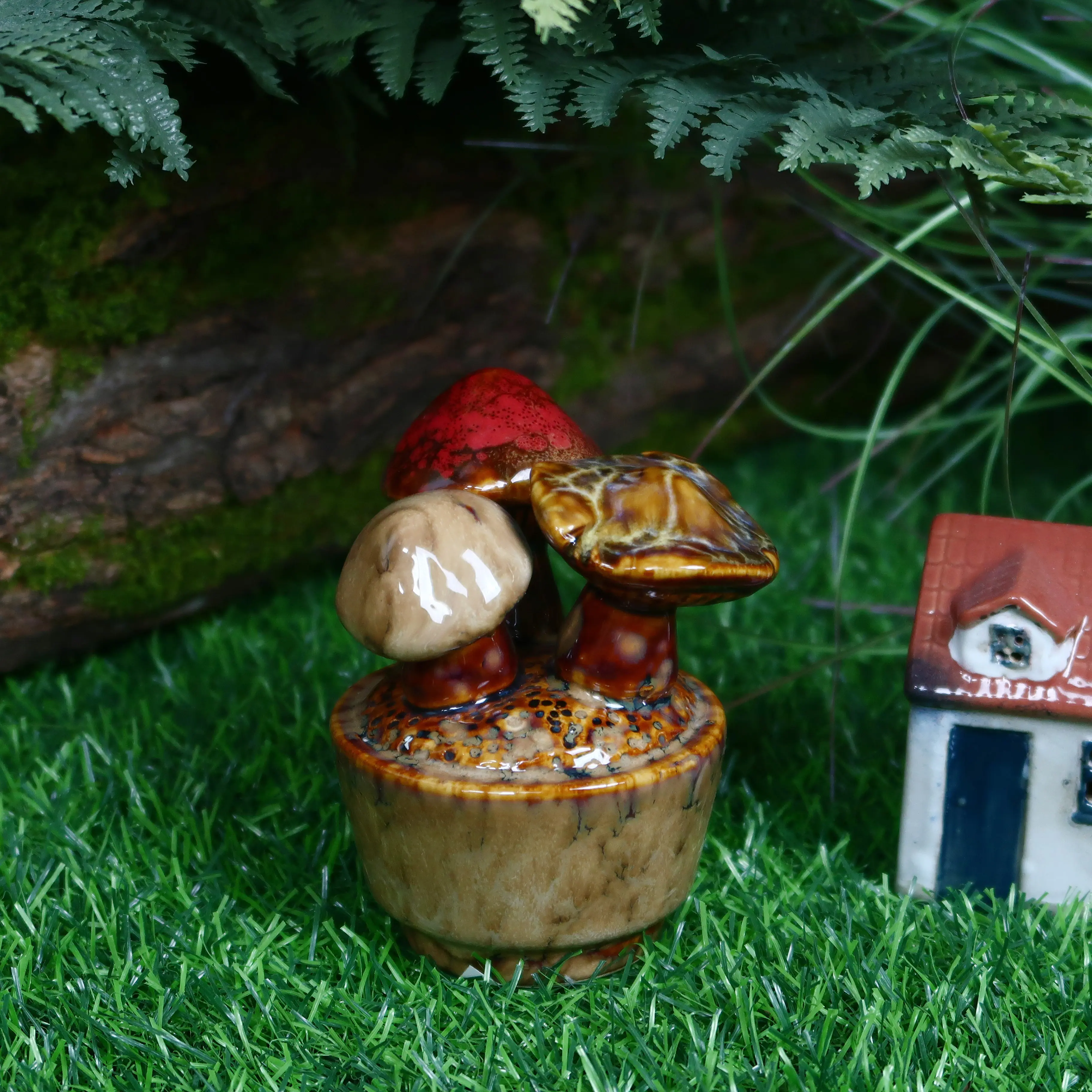 Special Design Widely Used Custom Ceramic Flow Glazed Mushroom Decoration Ceramic Ornament Garden Accessories Mushroom