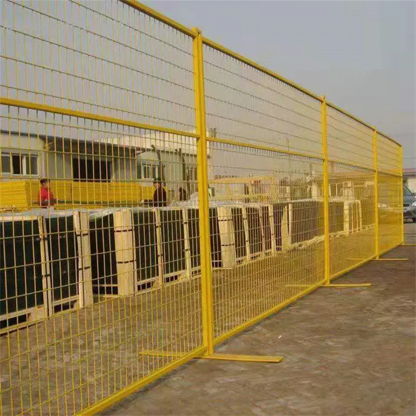 Manufacturer Supply Galvanized Temporary Fence Crowd Isolation Traffic Work Silver Galvanized PVC PE Movable Iron Fence