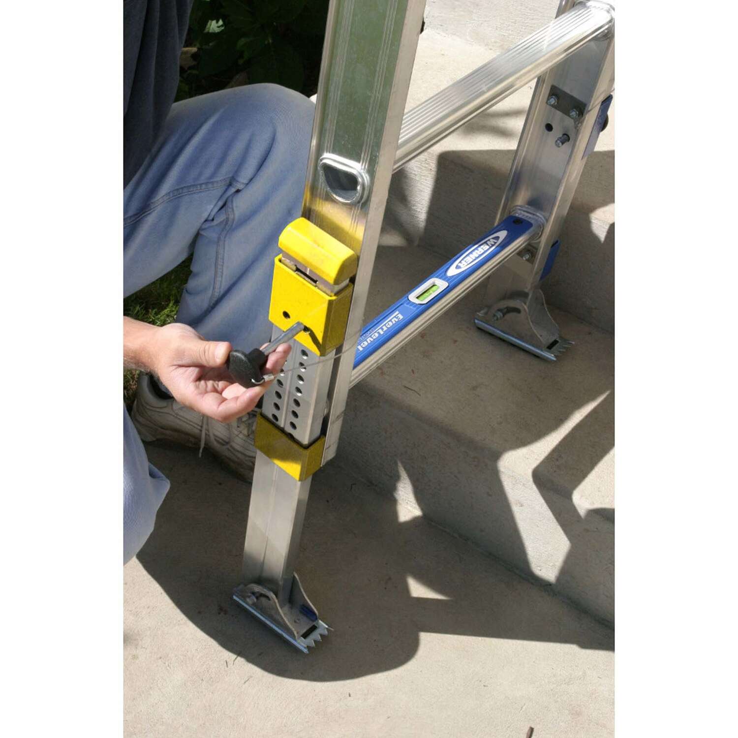 Werner Equalizer 28 ft. H Aluminum Extension Ladder Type II 225 lb. capacity 14-28 ft.