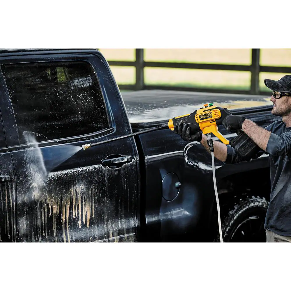 DEWALT DCPW550P1 20V MAX 550 PSI 1.0 GPM Cold Water Cordless Electric Power Cleaner with 4 Nozzles， (1) 5.0 Ah Battery and Charger