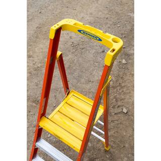 Werner 4 ft. Fiberglass Podium Step Ladder (10 ft. Reach) 300 lbs. Type IA Duty Rating PD6204