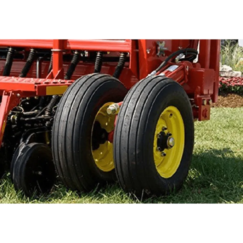 Carlisle Farm Specialist I-1 Implement Agricultural Tire - 9.5L-15 LRD 8PLY