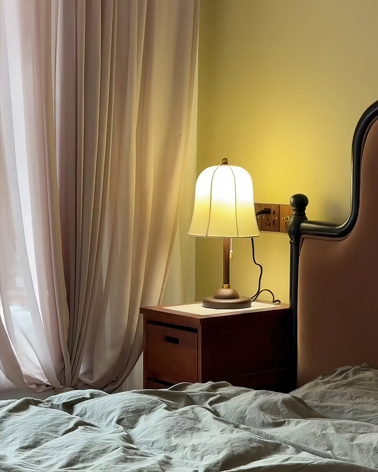 Daphne Table Lamp