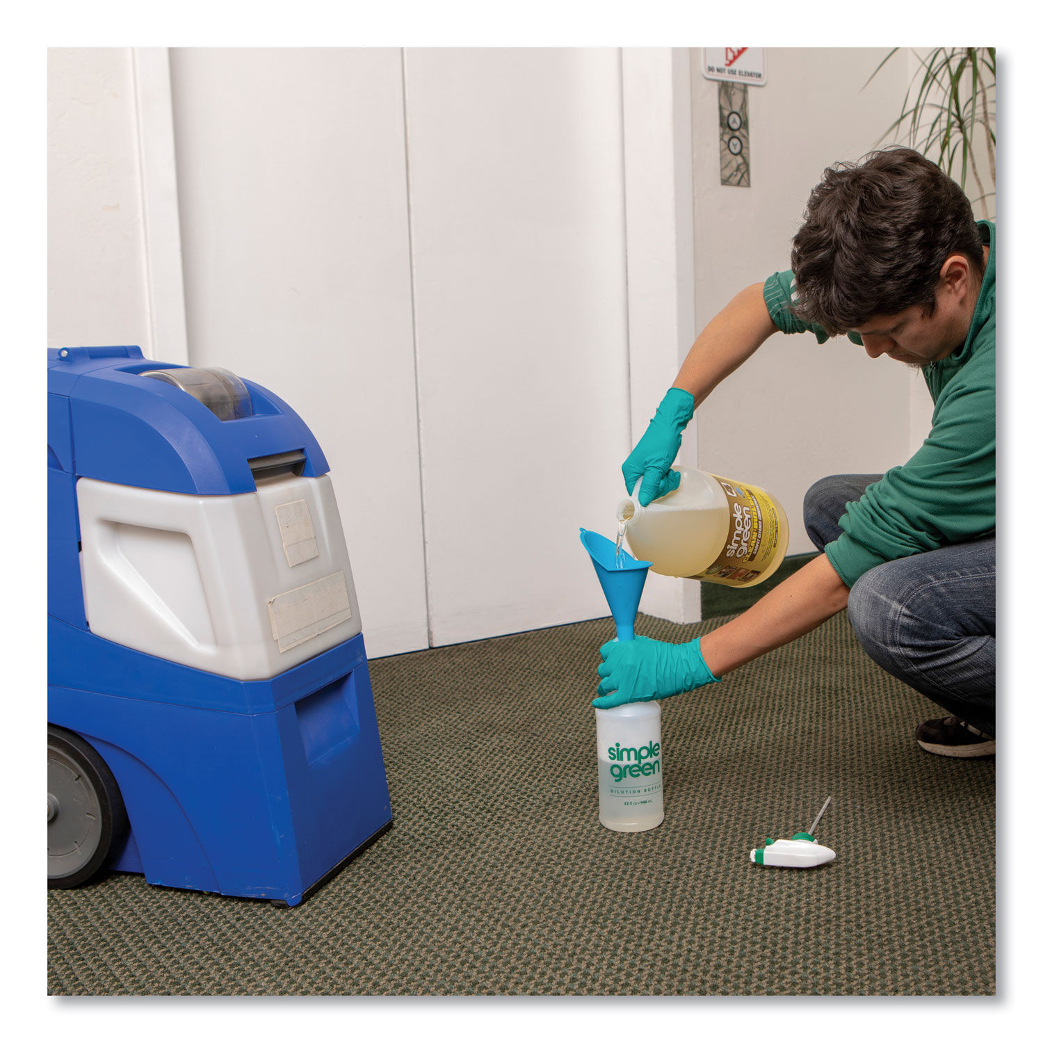 Clean Building Carpet Cleaner Concentrate by Simple Greenandreg; SMP11201