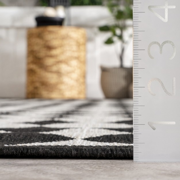 Nuloom Valery Black amp White Checkered Indoor And Outdoor Patio Area Rug