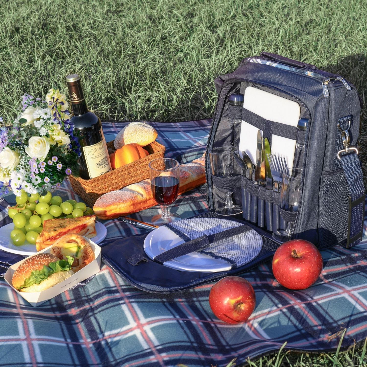 Travel Picnic Backpack For 2 Person (Blue) Wine Picnic Basket Bag With Plates， Flatware Cutlery， Glass Set， Insulated Compartment， Detachable Bottle Wine Holder