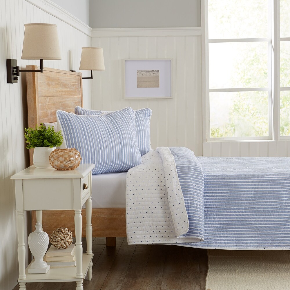 Luxurious Tiny Stripes Microfiber Quilt Set With Shams