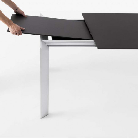 Table extensible Nori Kristalia， int/ext 6-8 personnes alu/fenix noire