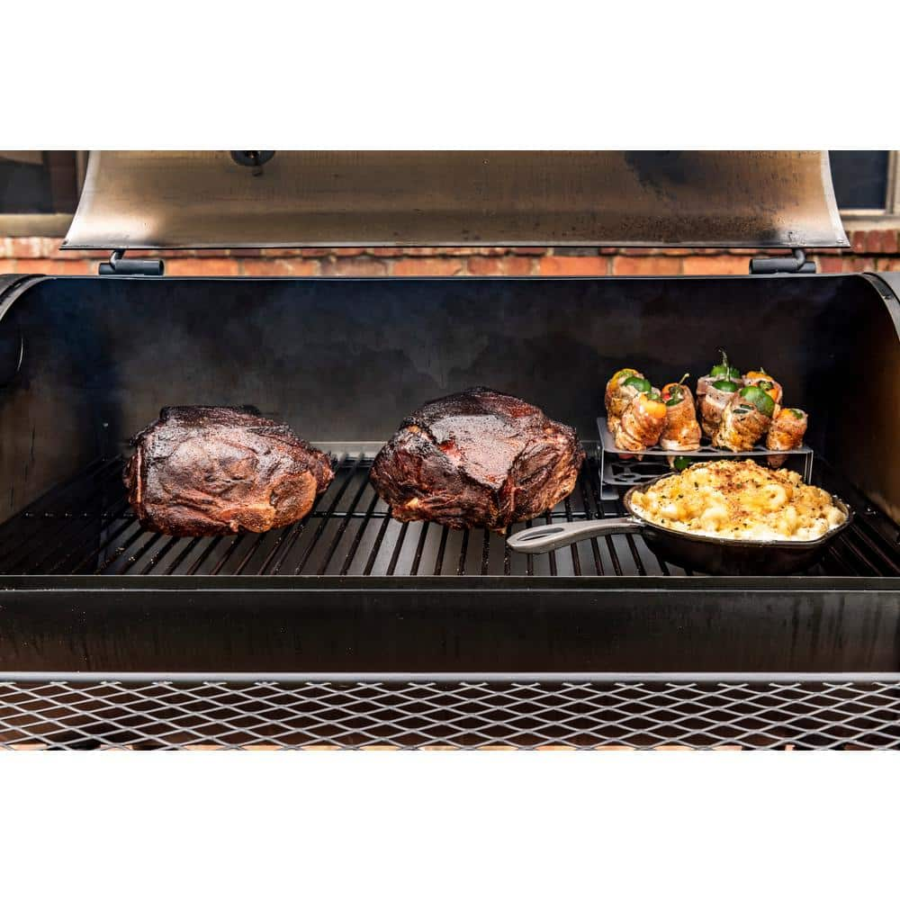 OKLAHOMA JOE'S Highland Reverse Flow Offset Charcoal Smoker and Grill in Black with 900 sq. in. Cooking Space 17202052