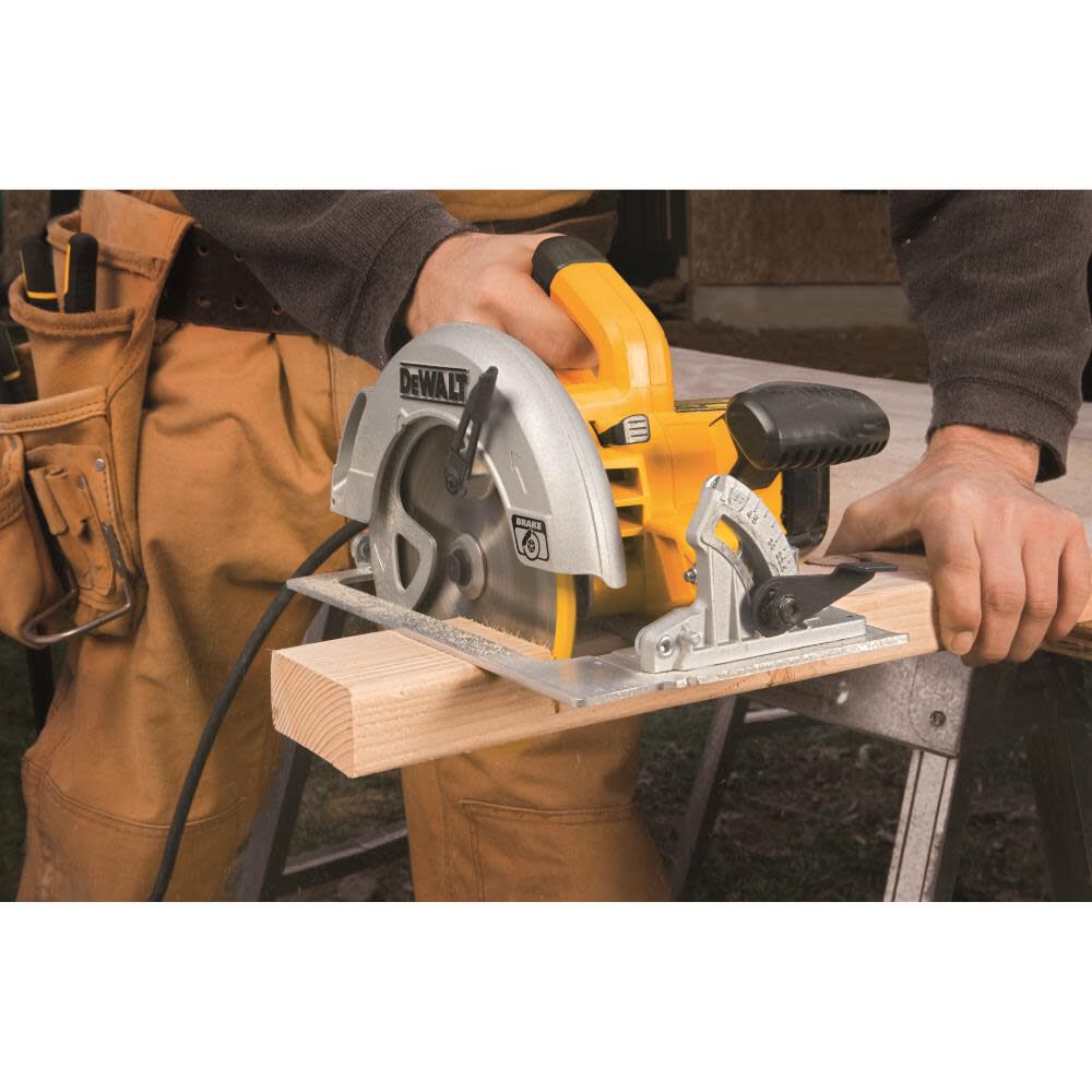 DEWALT 7-1/4-in Lightweight Circular Saw with Electric Brake DWE575SB from DEWALT