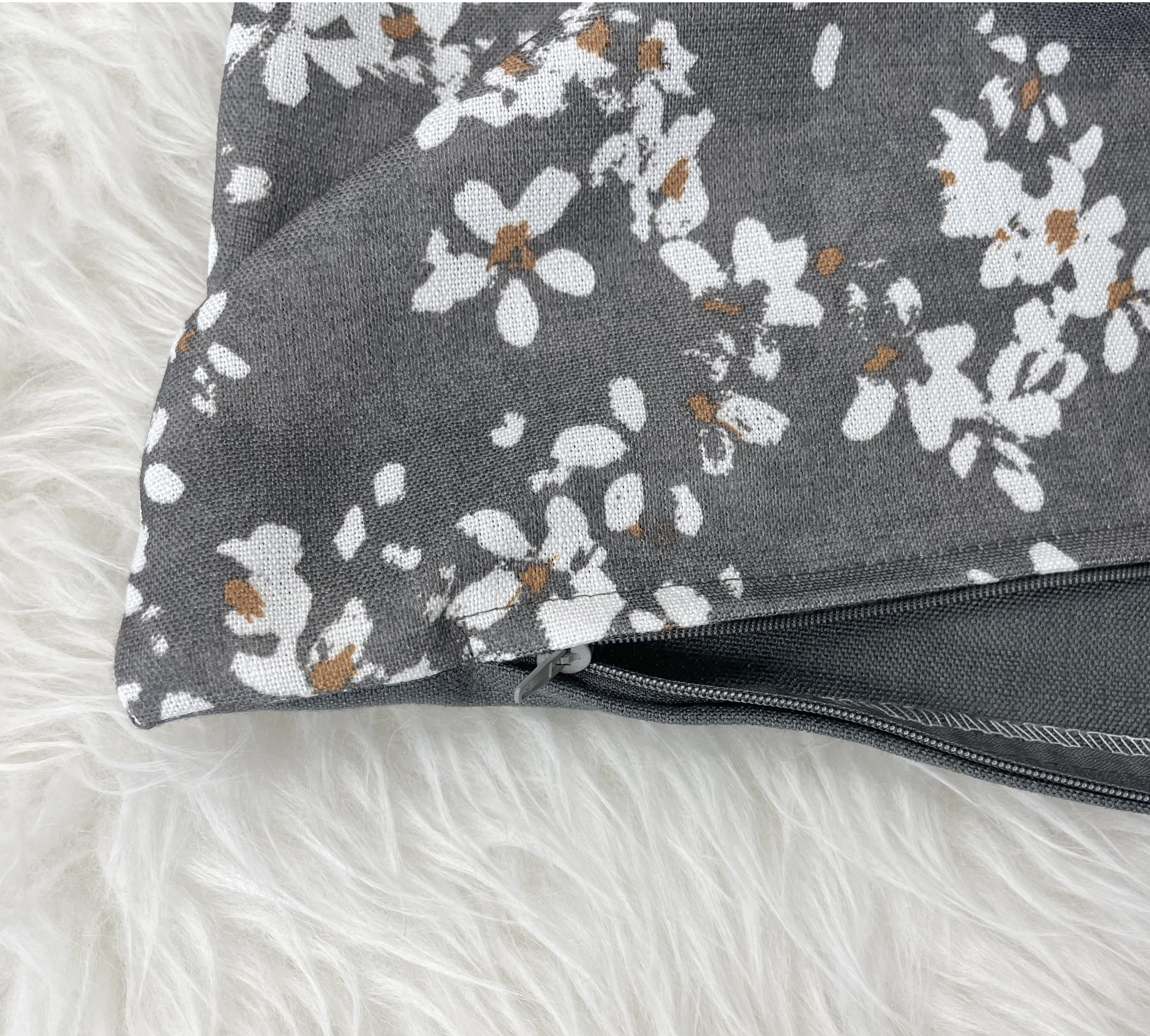 Aiking Set of 2 Printed 18 x 18 inch Decorative Throw Pillow Covers， Blooms Steel Grey