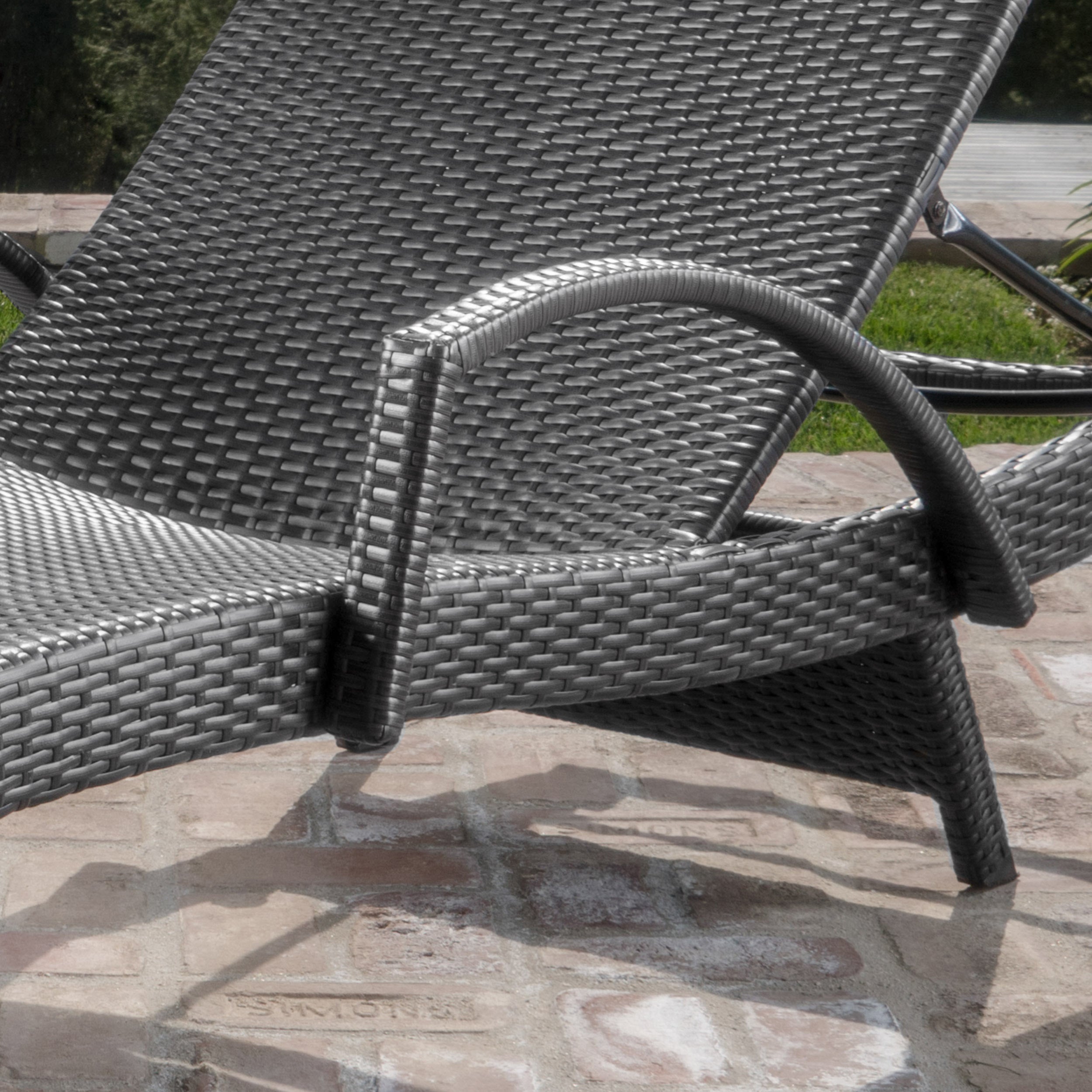 Solaris Outdoor Gray Wicker Armed Chaise Lounge with Wicker Accent Table