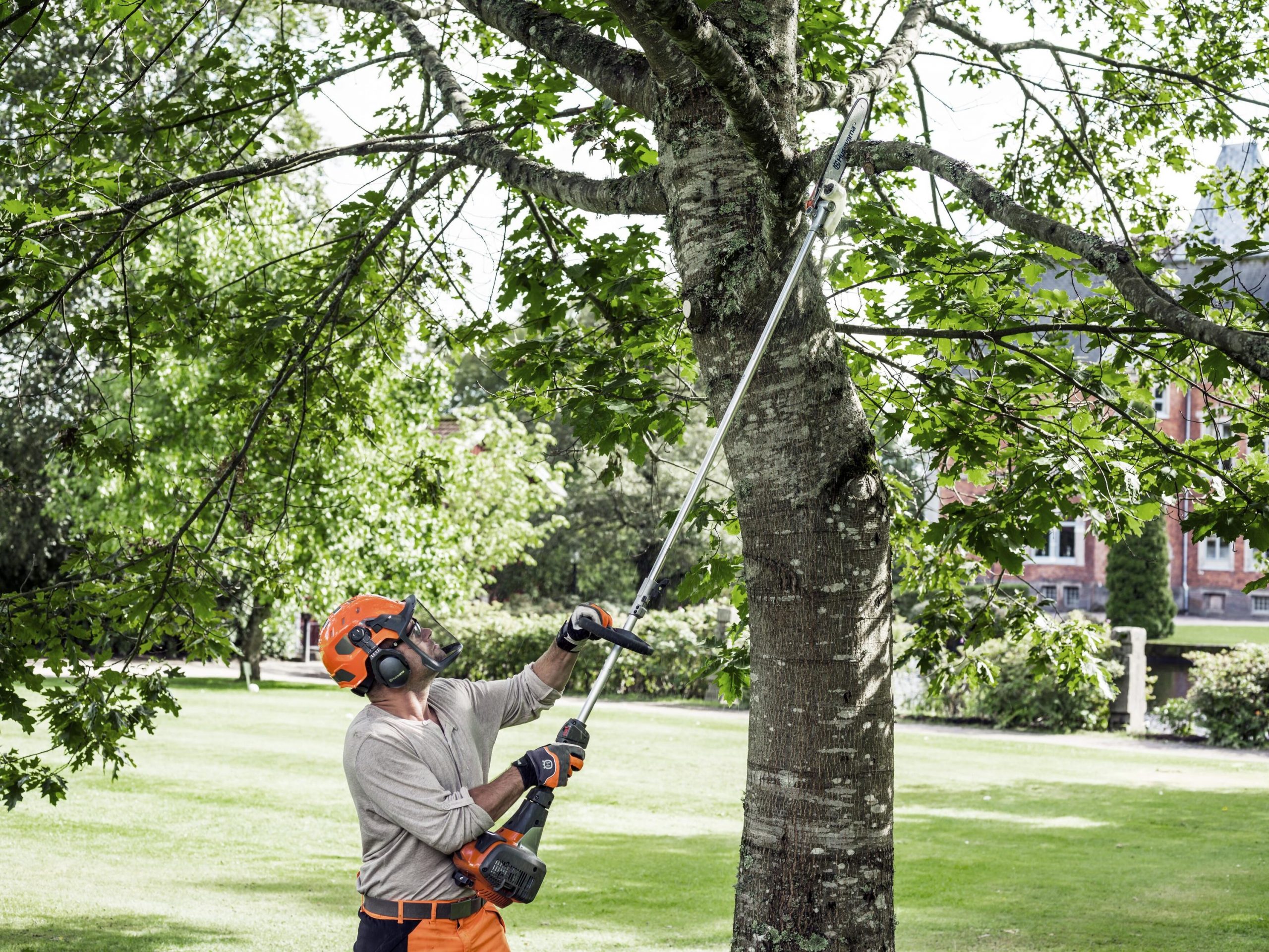 Husqvarna 970545001 330LK 28-cc 2-cycle 20-in Straight Shaft Gas String Trimmer with Attachment Capable and Edger Capable