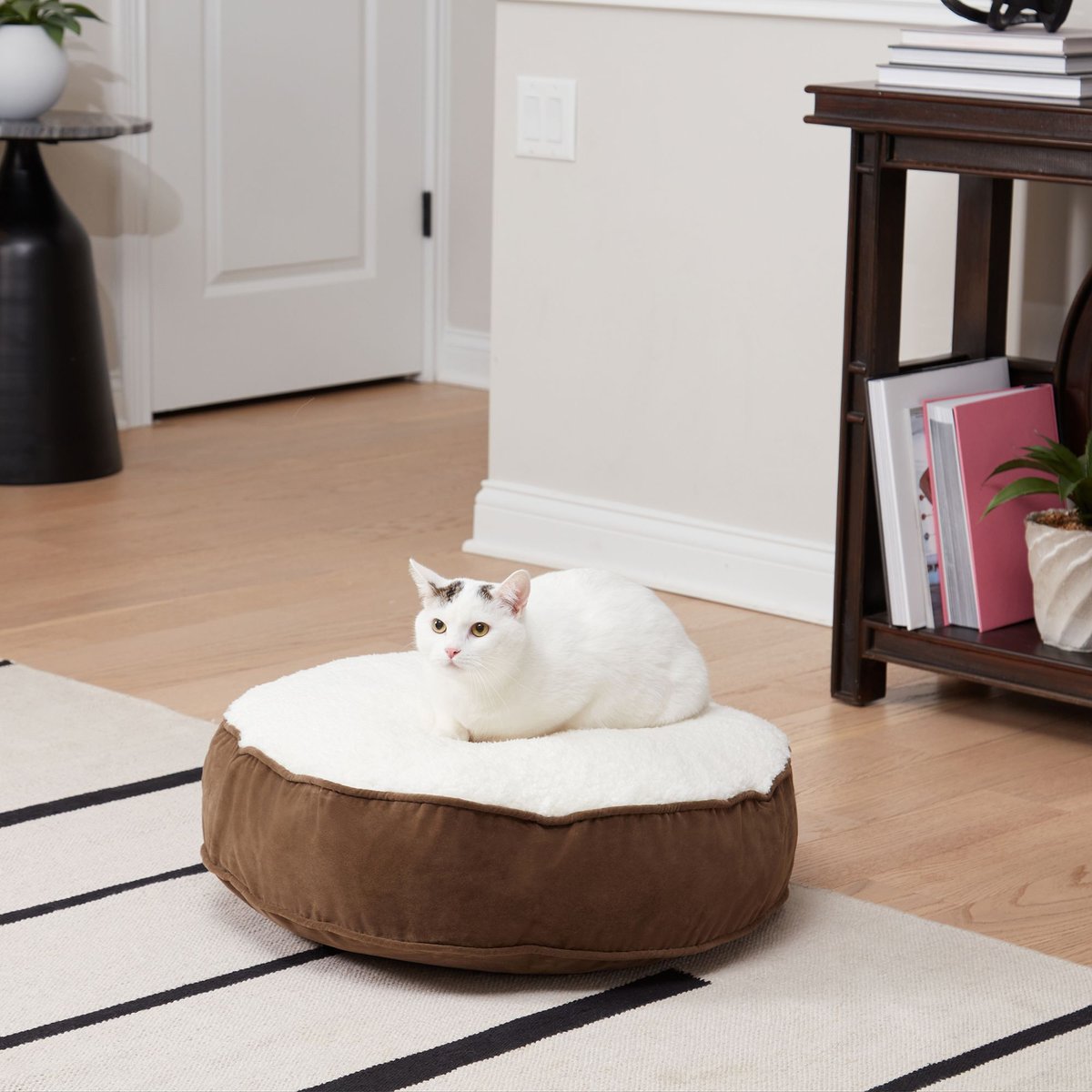 Happy Hounds Lucy Round Pillow Cat Bed