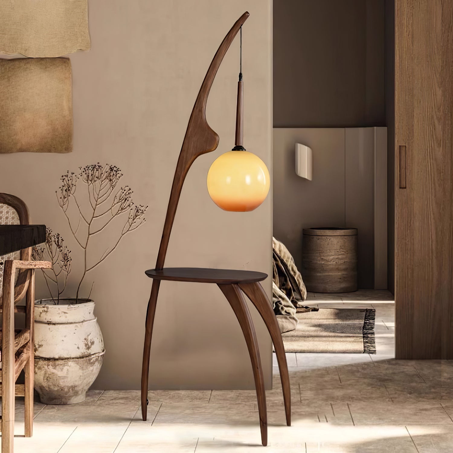 Curved Mantis Arm Floor Lamp