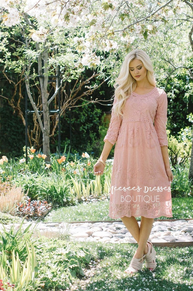 Day Dreamer Lace Dress in Dusty Mauve