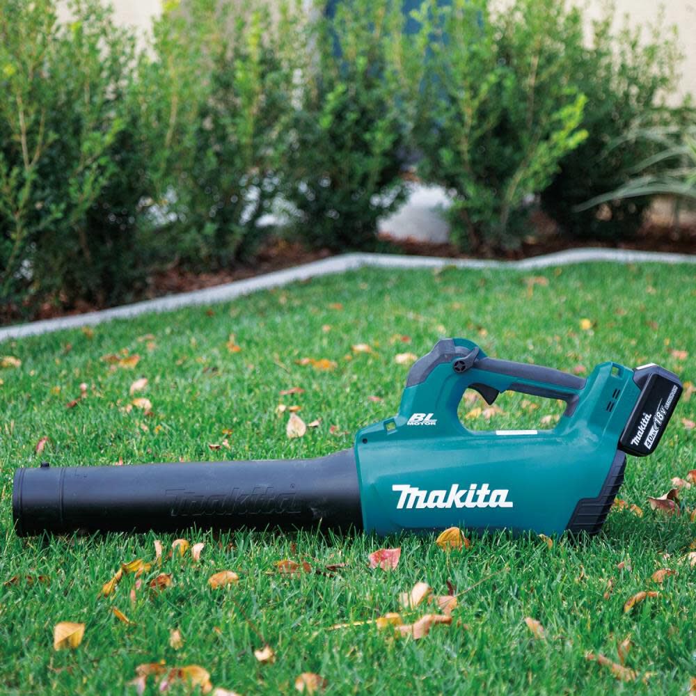 Makita 18V LXT Lithium-Ion Brushless Cordless Blower Kit (4.0Ah) XBU03SM1 from Makita