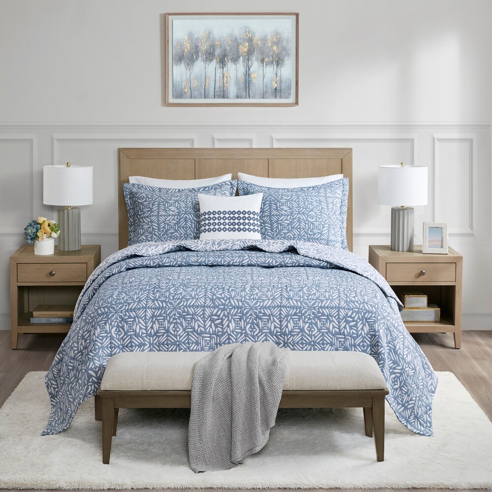 Madison Park Signature Harmony 4 Piece Oversized Reversible Matelasse Coverlet Set with Throw Pillow